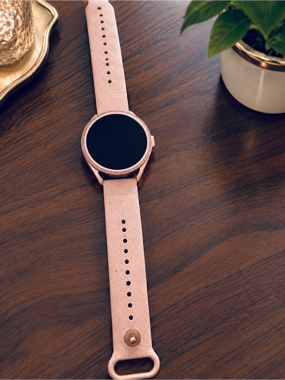 Rose Pink Smartwatch with Textured Leather Strap